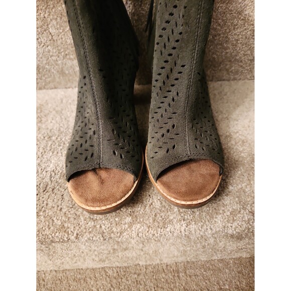 Toms "Majorca" Olive Green Faux Suede Peeptoe Booties Laser Cutouts Size 7.5 - Picture 4 of 10